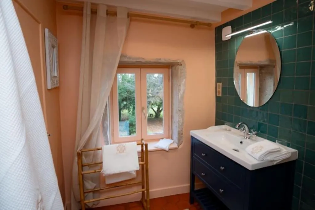 Gite Ou Chambres D'Hotes Au Chateau De Montclair Pommiers  0*, Pommiers (Rhone) France