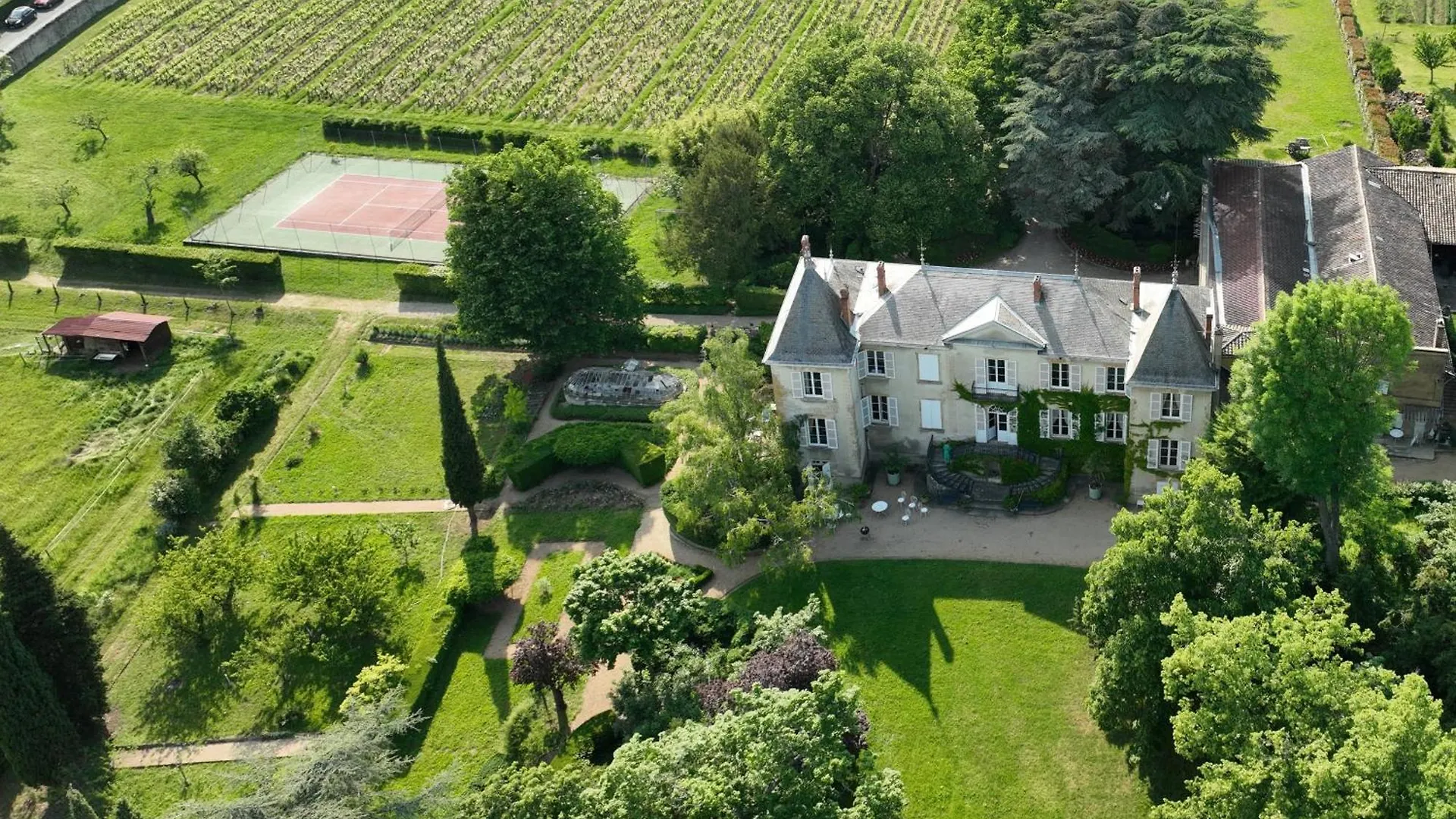 Gite Ou Chambres D\'Hotes Au Chateau De Montclair contacts