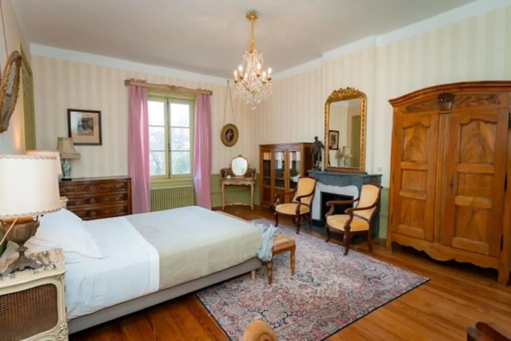 Gite Ou Chambres D'Hotes Au Chateau De Montclair Pommiers  Pommiers (Rhone)