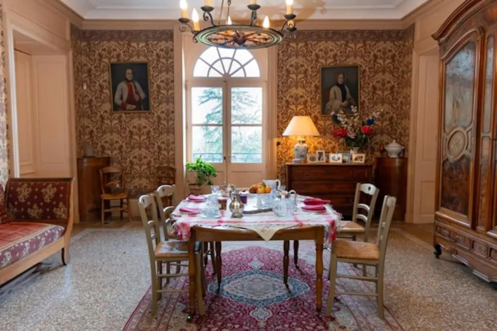 Apartment Gite Ou Chambres D'Hotes Au Chateau De Montclair Pommiers  France