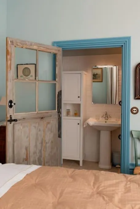 Gite Ou Chambres D'Hotes Au Chateau De Montclair Pommiers  Apartment Pommiers (Rhone)