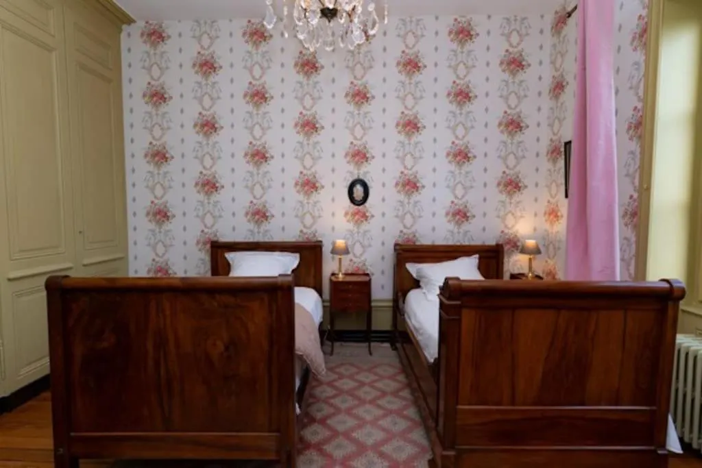 Gite Ou Chambres D'Hotes Au Chateau De Montclair Pommiers  Pommiers (Rhone)