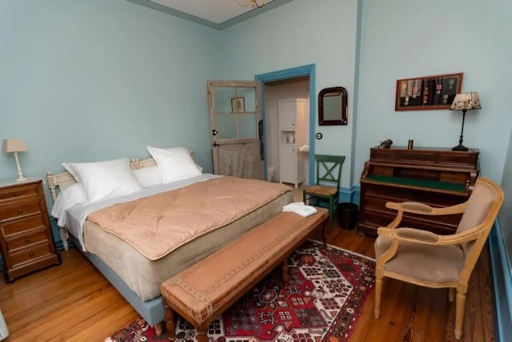 Gite Ou Chambres D'Hotes Au Chateau De Montclair Pommiers  0*, Pommiers (Rhone)