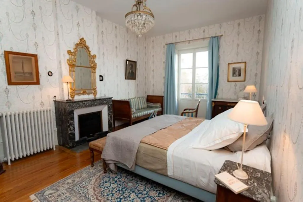 Gite Ou Chambres D'Hotes Au Chateau De Montclair Pommiers  Apartment