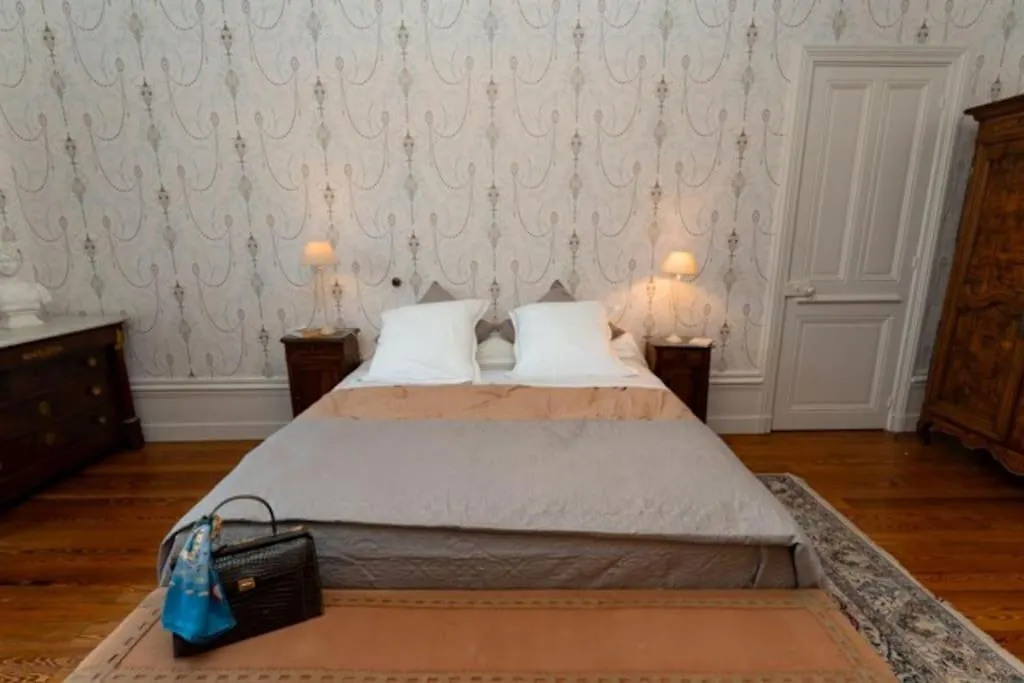 Gite Ou Chambres D'Hotes Au Chateau De Montclair Pommiers  France