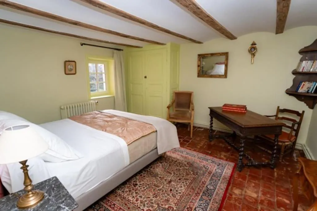 Gite Ou Chambres D'Hotes Au Chateau De Montclair Pommiers  0*, Pommiers (Rhone)