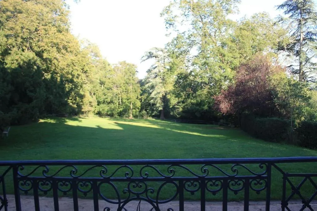 Gite Ou Chambres D'Hotes Au Chateau De Montclair Pommiers  0*, Pommiers (Rhone) France
