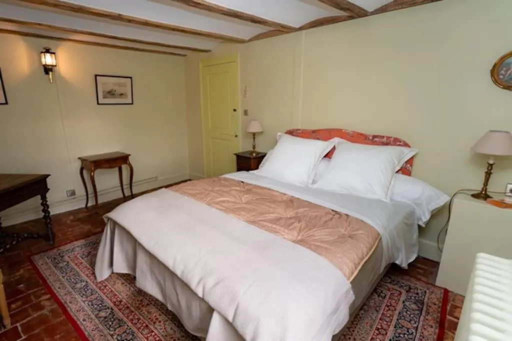 Gite Ou Chambres D'Hotes Au Chateau De Montclair Pommiers  Apartment Pommiers (Rhone)