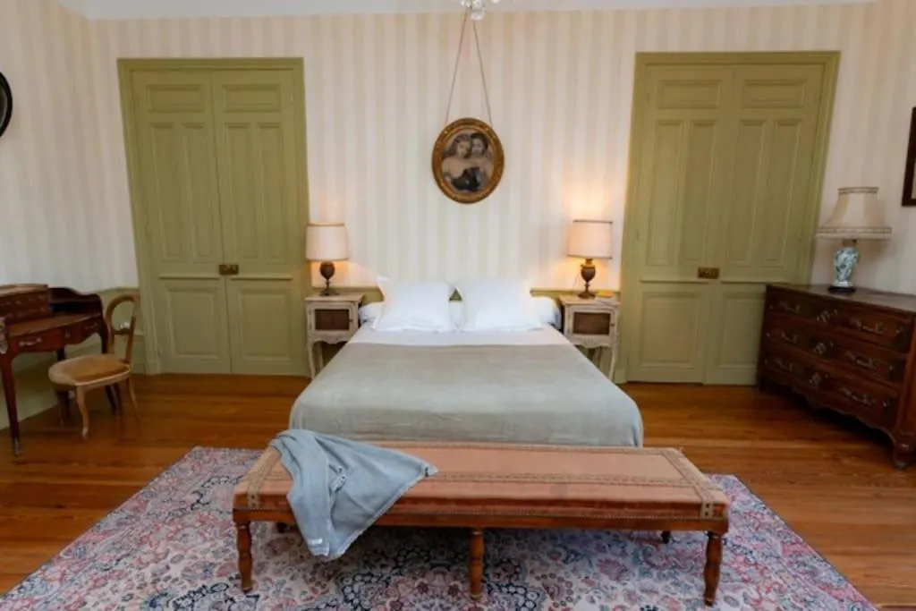 Apartment Gite Ou Chambres D'Hotes Au Chateau De Montclair Pommiers  France